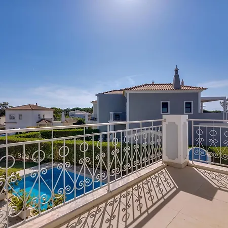 Hébergement de vacances Casa Nuria Com 4 Quartos, Piscina E Churrasco Em Vale do Lobo