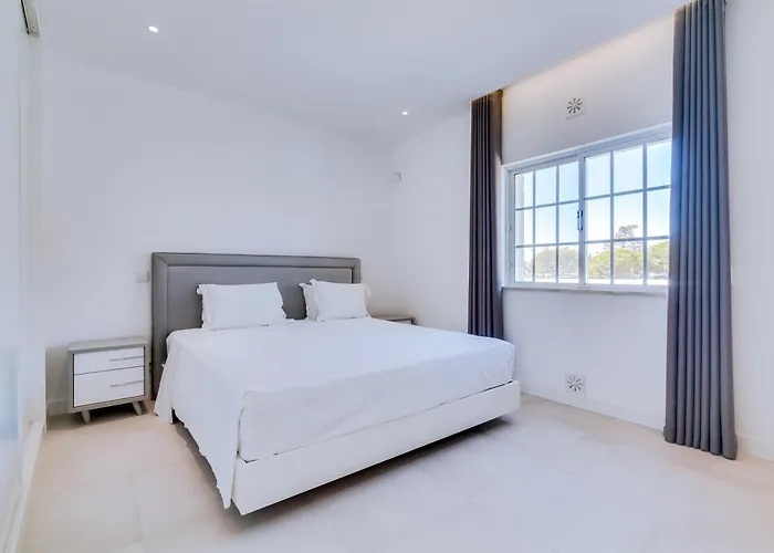 Dom wakacyjny Casa Nuria Com 4 Quartos, Piscina E Churrasco Em Vale Do Lobo *