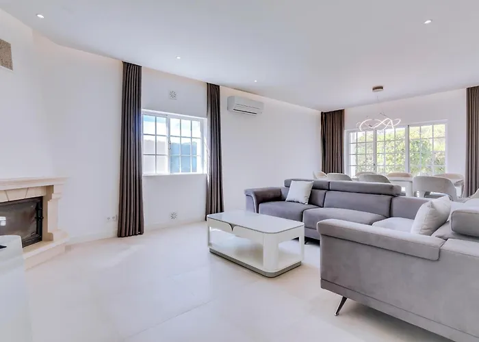 Dom wakacyjny Casa Nuria Com 4 Quartos, Piscina E Churrasco Em Vale Do Lobo